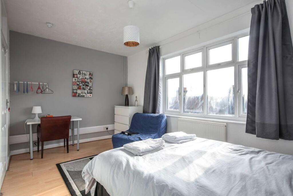 Large Modern Apartment With Garden Sleeps 10 Guests Londen Buitenkant foto