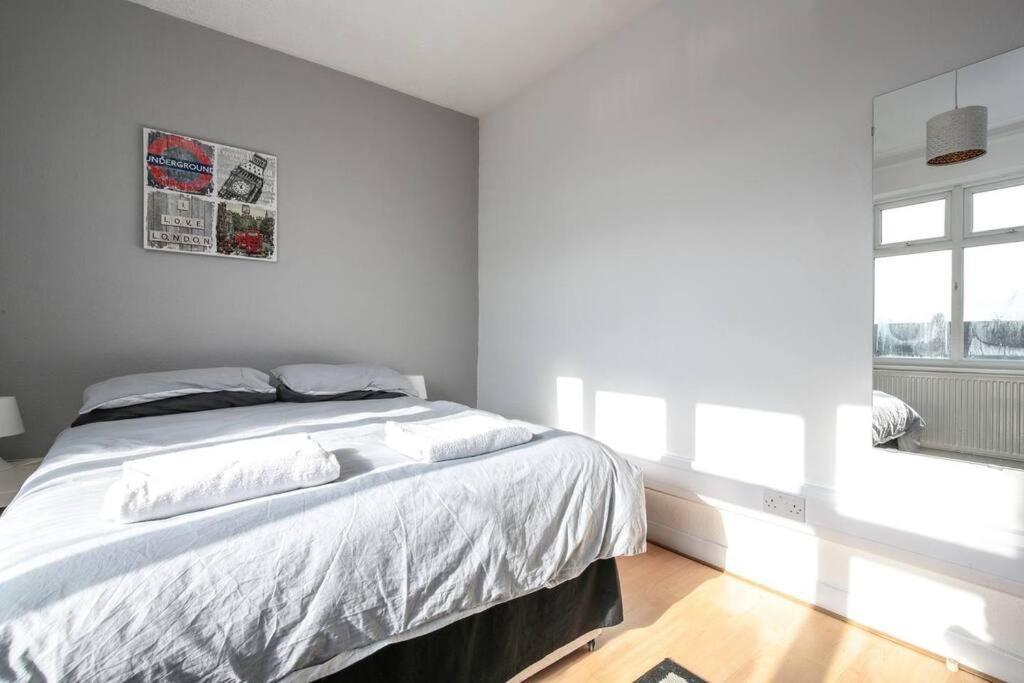 Large Modern Apartment With Garden Sleeps 10 Guests Londen Buitenkant foto